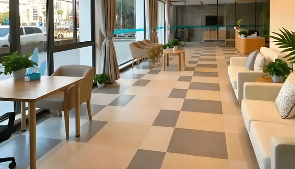 变态男躲女神床下，尺度生猛的日本电影！